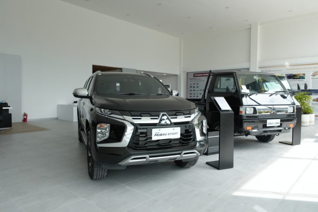 Mitsubishi Pajero dan L300 di diler baru Yogyakarta