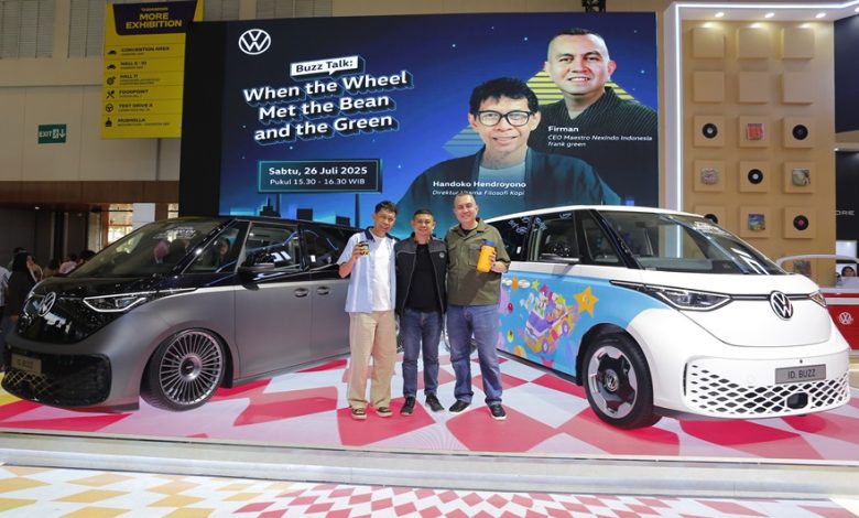 Dokter Tirta di Booth VW saat GIIAS 2025.