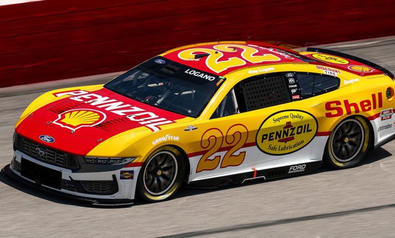 Joey Logano ukir sejarah di NASCAR.