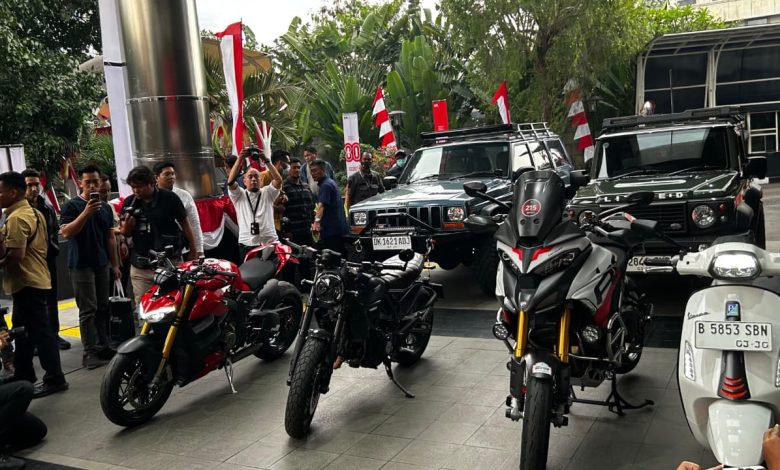 Sejumlah kendaraan Moge dan Mobil milik Immanuel Ebenezer