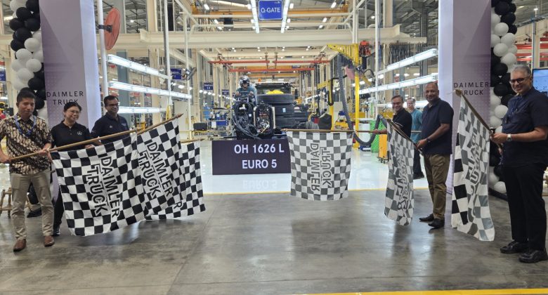 eksport perdana sasis bus Daimler