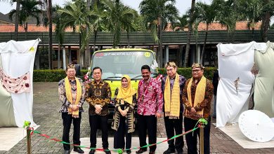 Hino Serahkan Truk 300 series ke SMKN 2 Tangerang