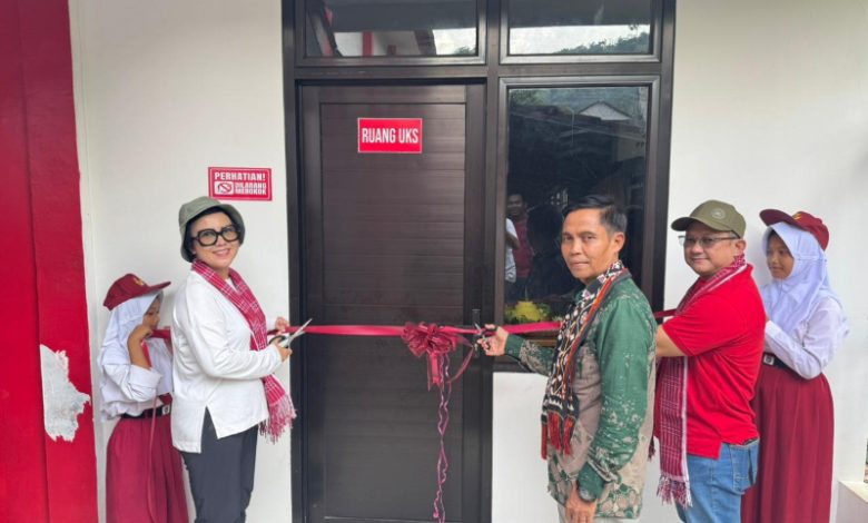 FIF bangun UKS di SD sekitar Baduy