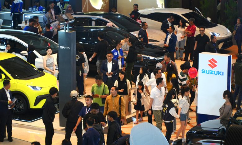 Pengunjung GIIAS Bandung