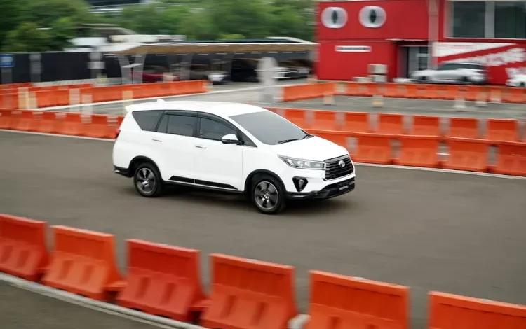 Toyota Innova Reborn