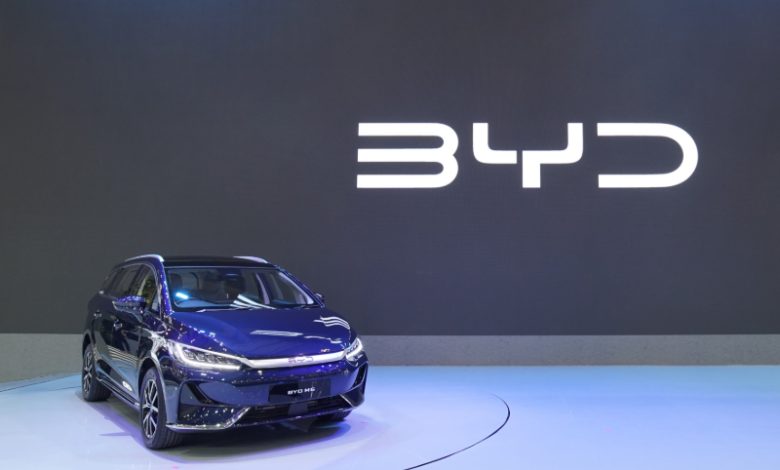 BYD M6
