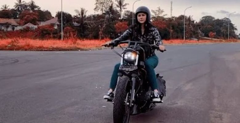 Aura Kasih naik Moge