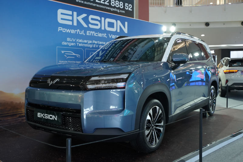Wuling pamer di Mall