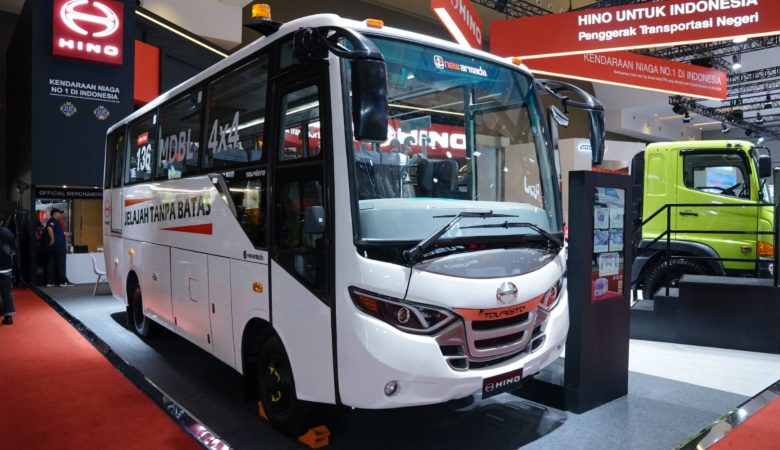 Hino bus 4x4