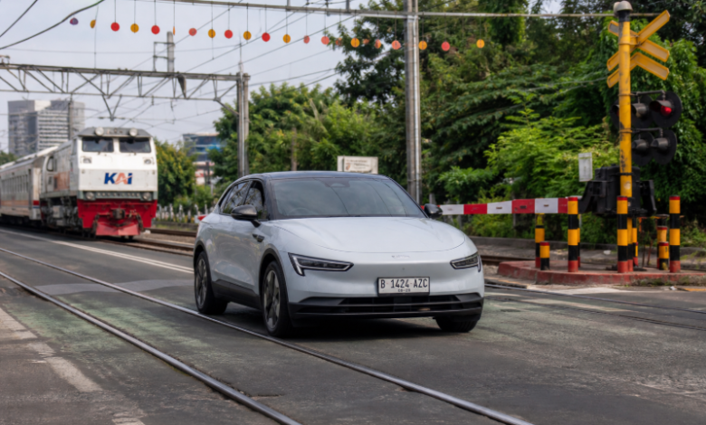 Mobil listrik mati di perlintasan Kereta Api