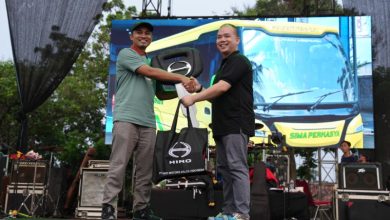 Hino serahkan bus Anniversary PO Sima