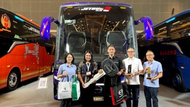 Hino Serahkan unit RM 280 ABS kepada PO PHD Trans