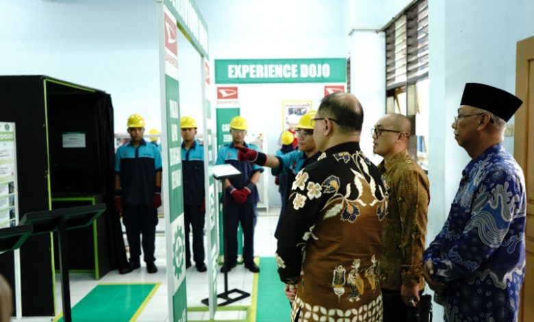 Daihatsu Raih Lencana Perak dari Pemprov Jatim