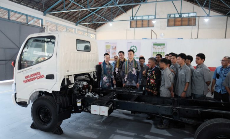 Hino 300