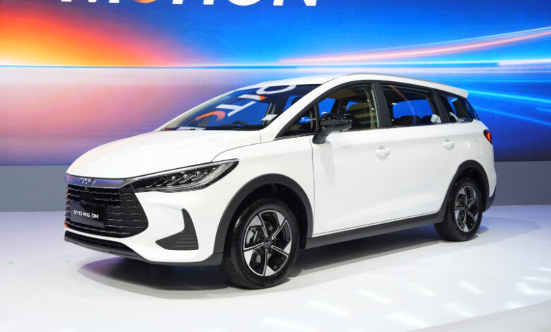 BYD M6