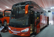 Hino serahkan bus RK