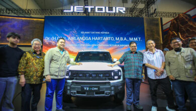Menko Airlangga saat di booth Jetour