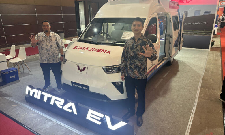 Wuling Mitra EV ambulance